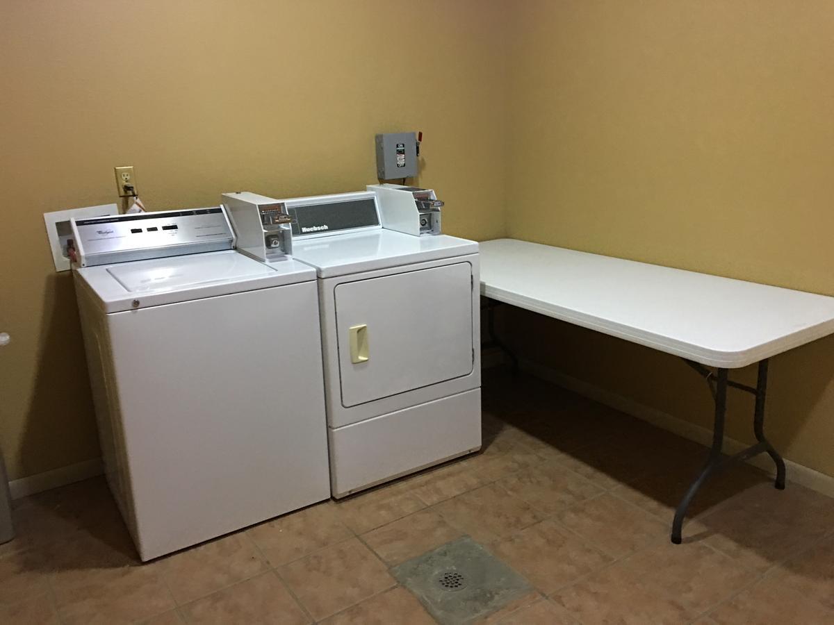 America'S Best Value Inn & Suites-Clinton Zewnętrze zdjęcie